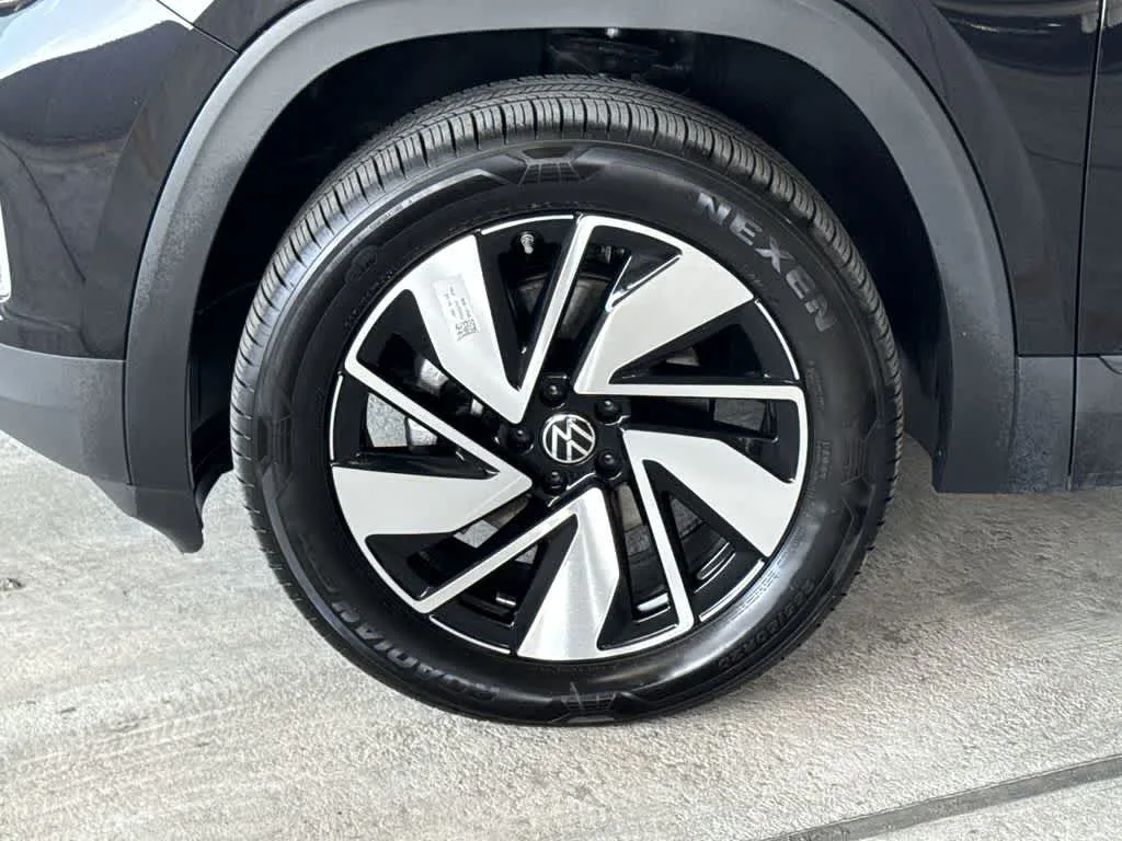 2026 Volkswagen Atlas 2.0T SE w/Technology photo 11
