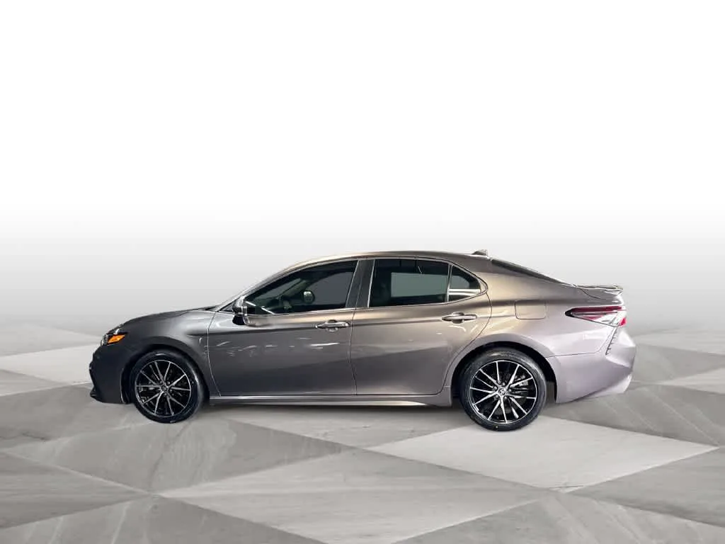 2024 Toyota Camry SE photo 5