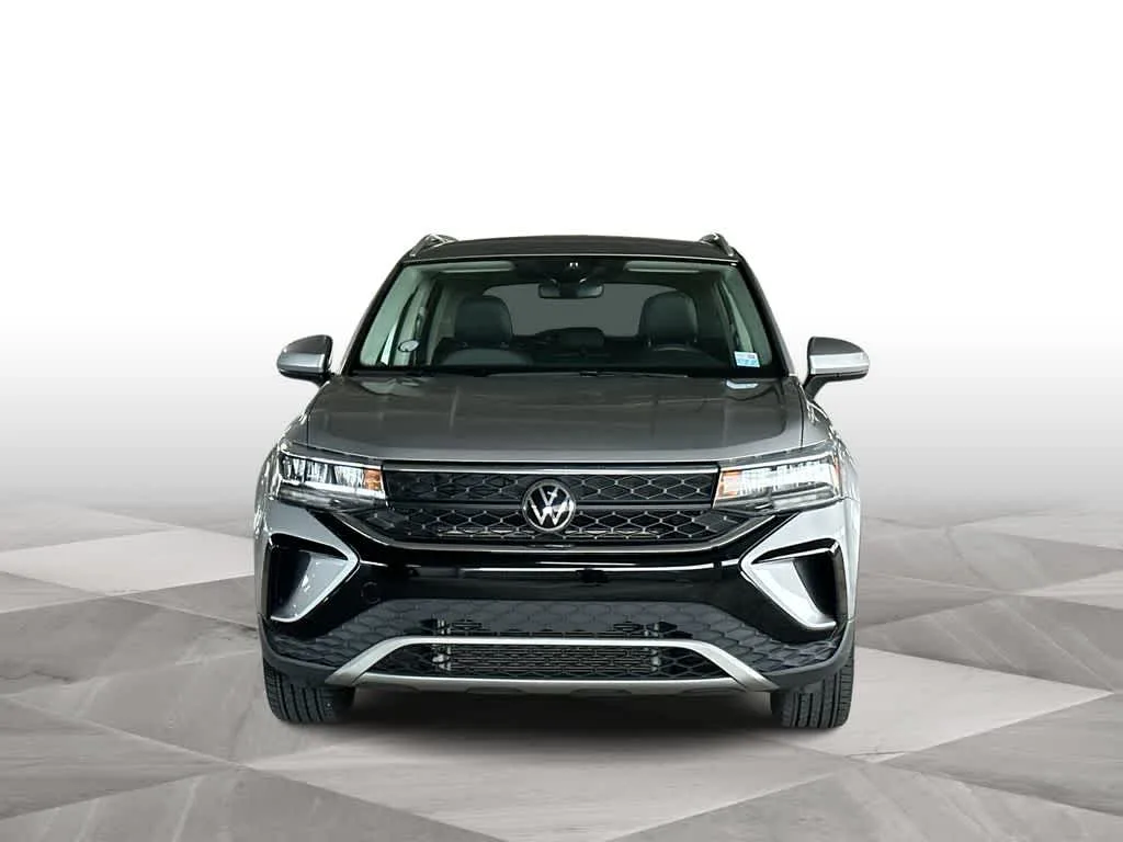 2023 Volkswagen Taos SE photo 3