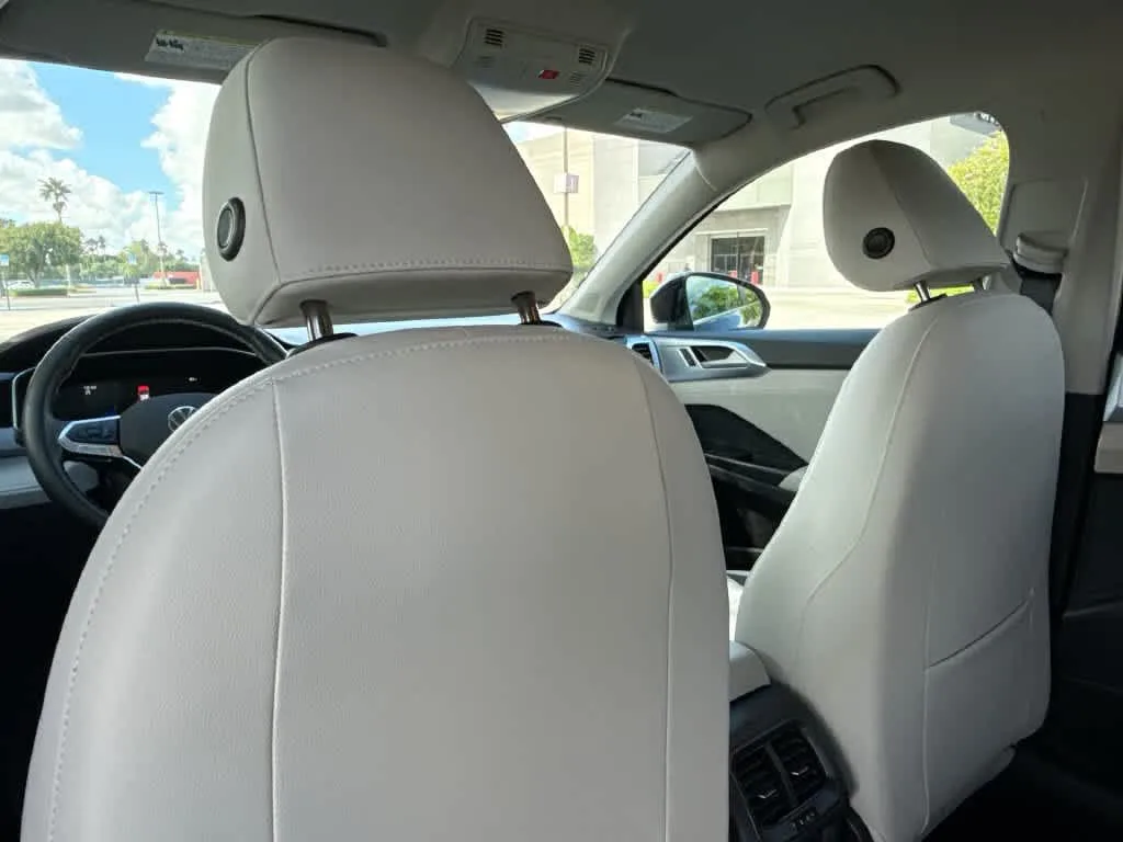 2026 Volkswagen Taos SE photo 23
