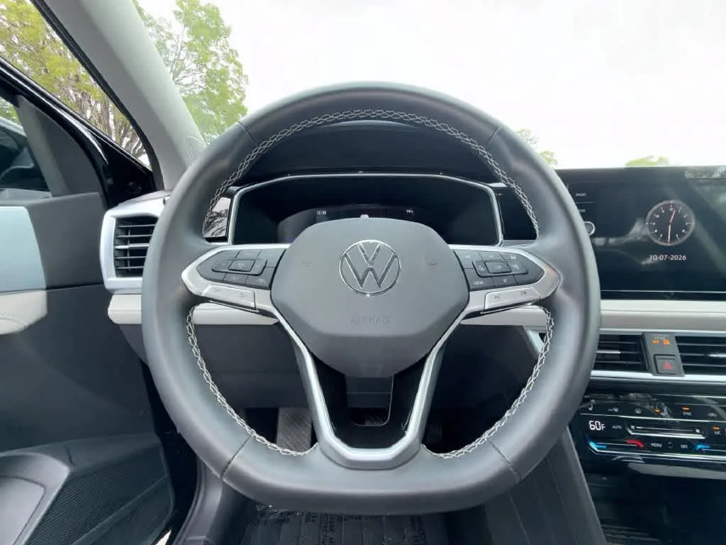 2026 Volkswagen Taos SE photo 15