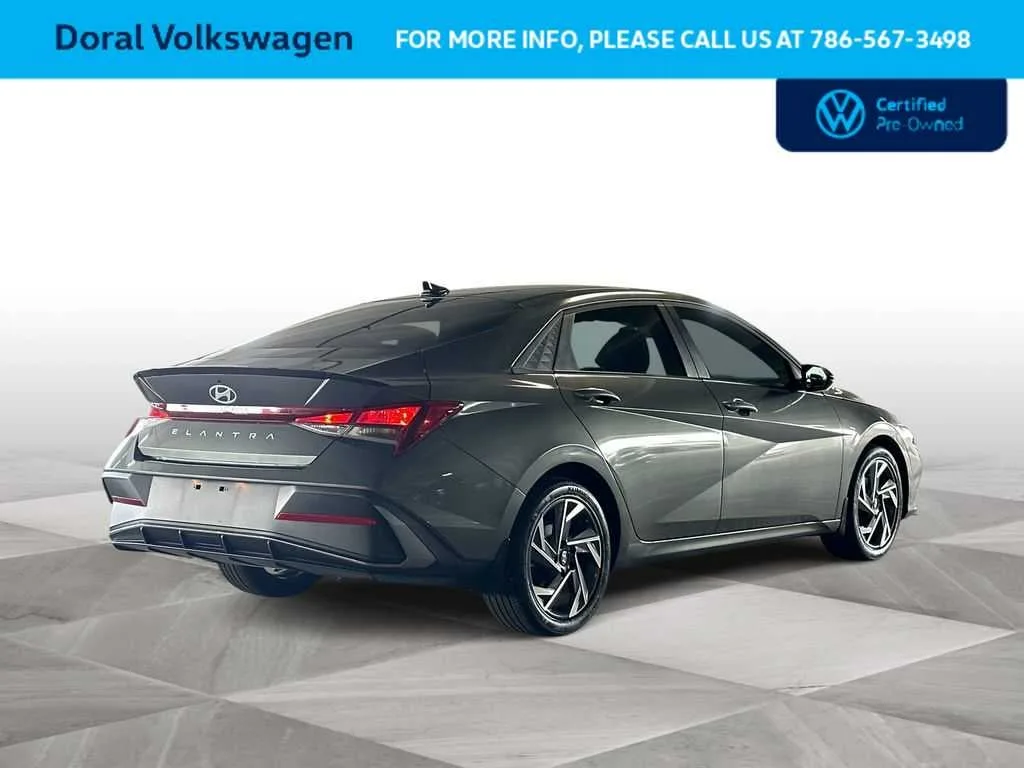 2025 Hyundai Elantra SEL Sport photo 8