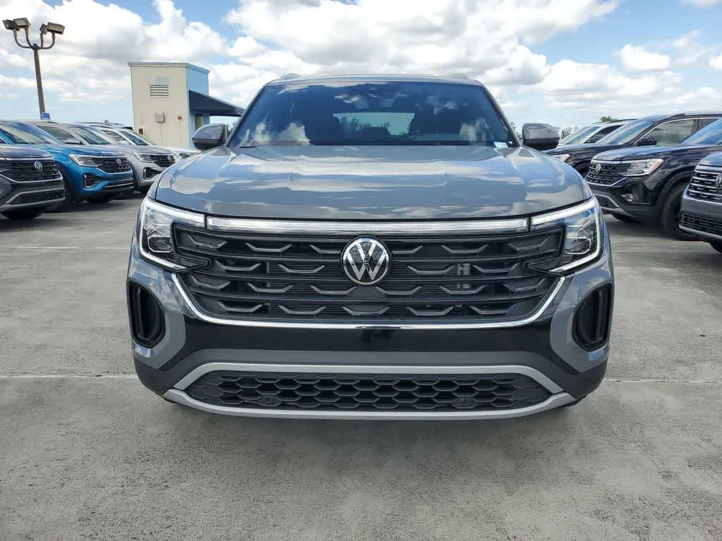 2024 Volkswagen Atlas Cross Sport 2.0T SE w/Technology photo 10