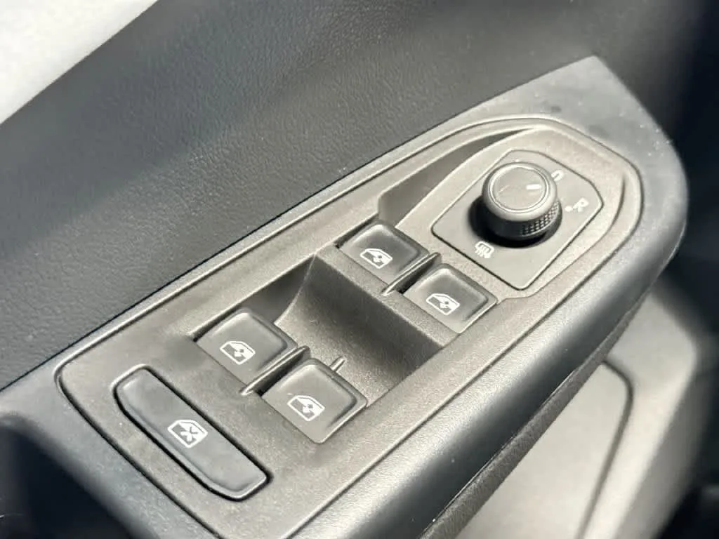 2026 Volkswagen Taos SE photo 19