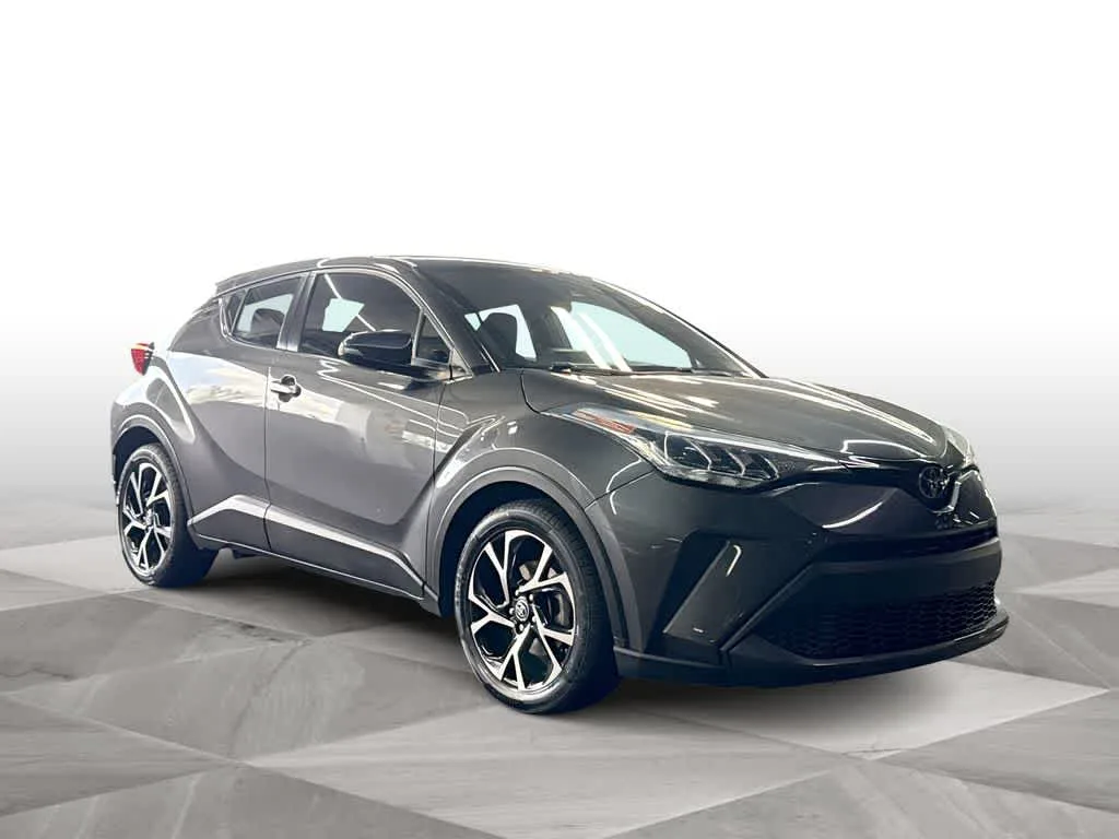 2022 Toyota C-HR XLE photo 2