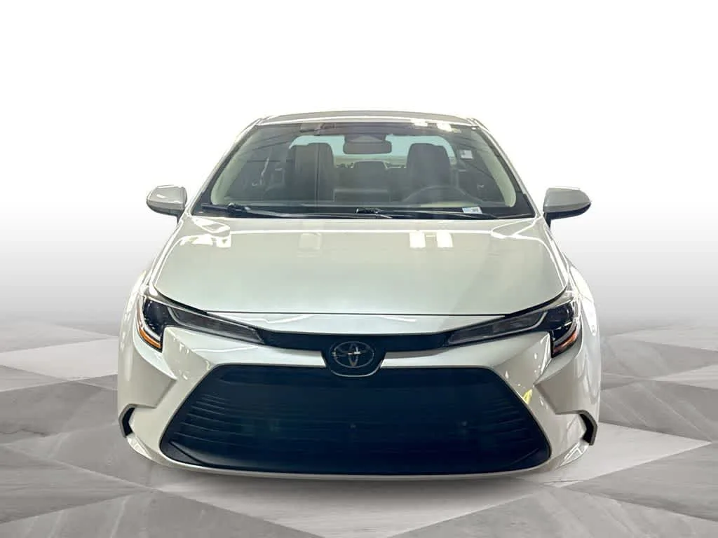 2026 Toyota Corolla LE photo 3