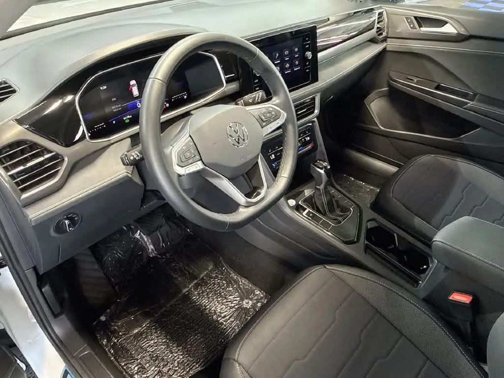 2026 Volkswagen Taos SE Black photo 12
