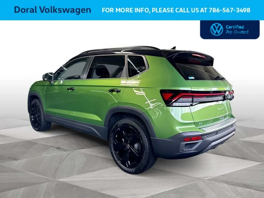 2025 Volkswagen Taos SE Black photo 6