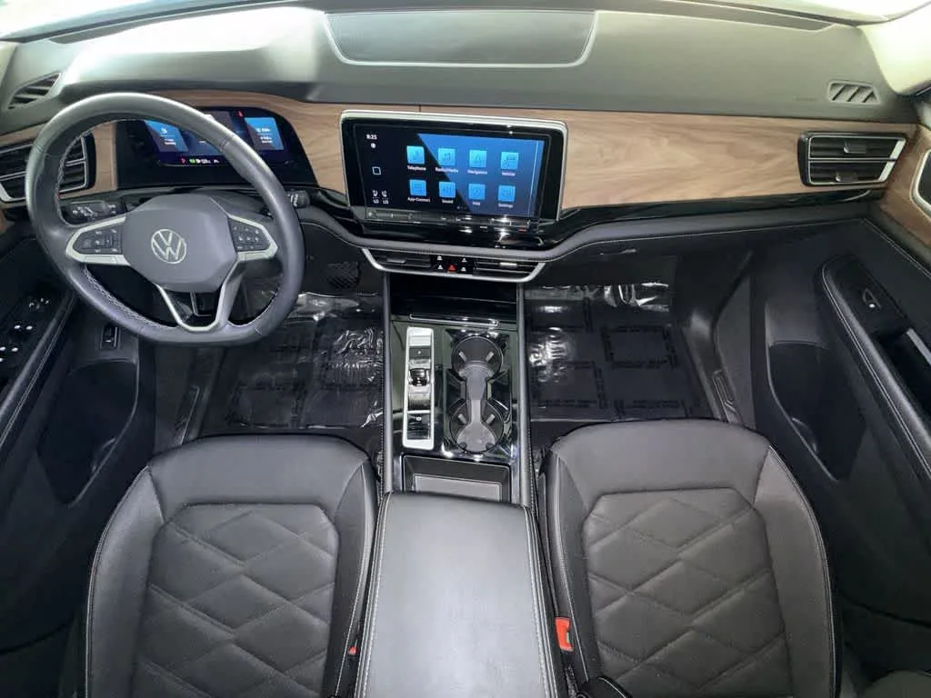 2024 Volkswagen Atlas 2.0T SE w/Technology photo 24