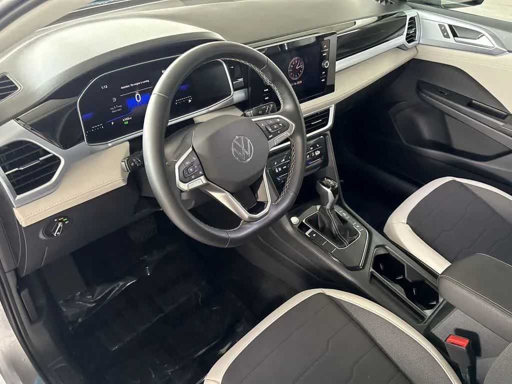 2026 Volkswagen Taos SE photo 13