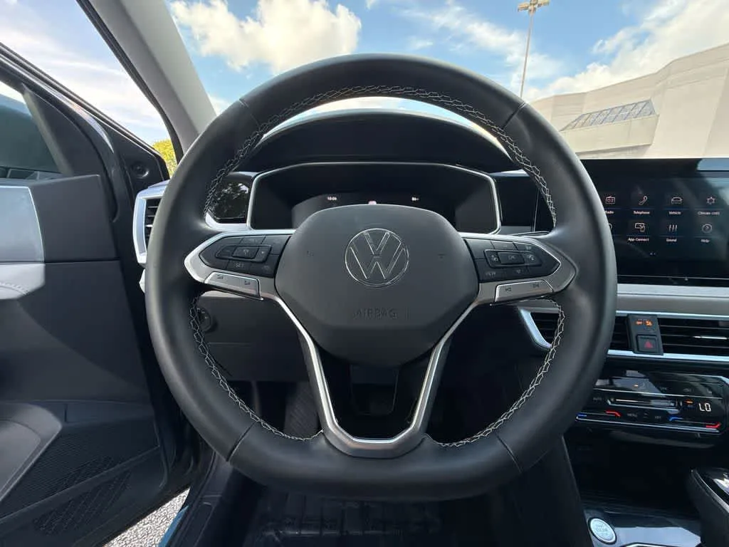 2026 Volkswagen Taos SE photo 15