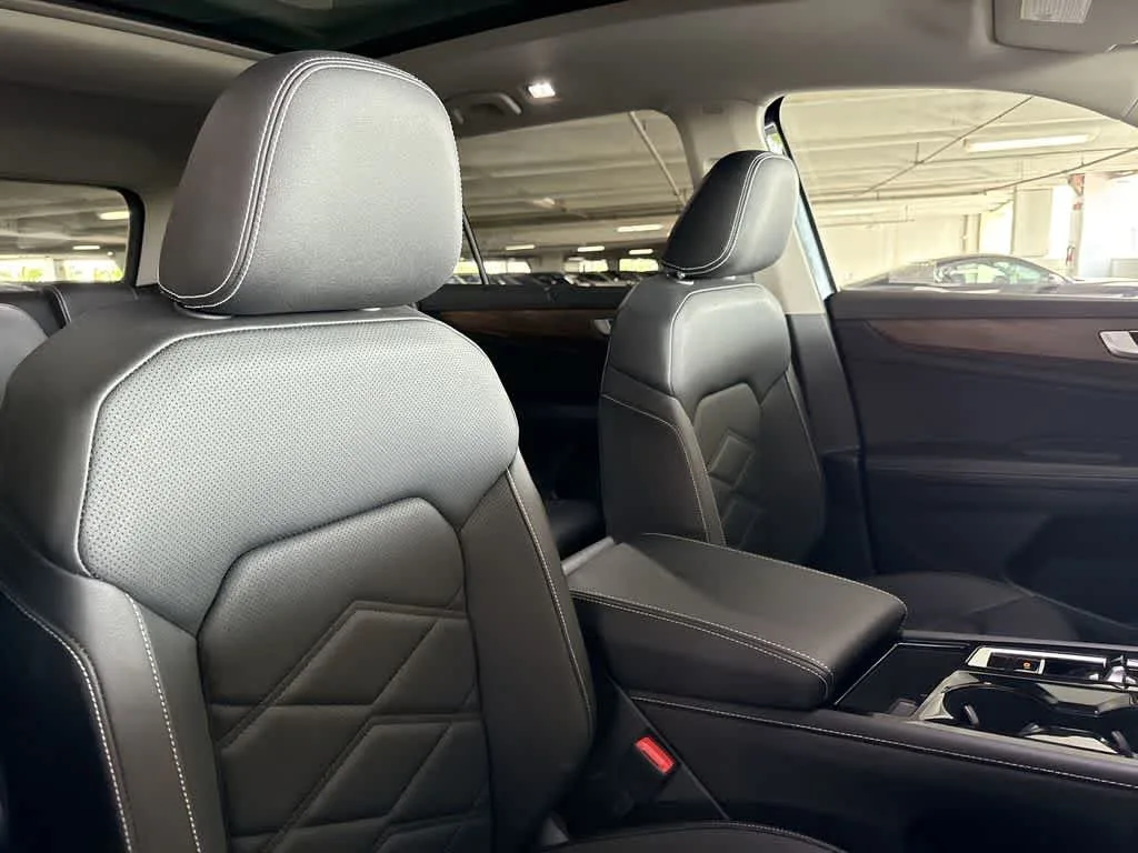 2026 Volkswagen Atlas 2.0T SE w/Technology photo 27