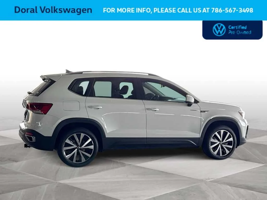2023 Volkswagen Taos SE photo 9