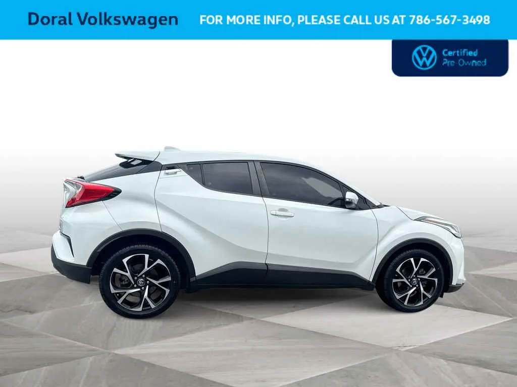 2021 Toyota C-HR XLE photo 9