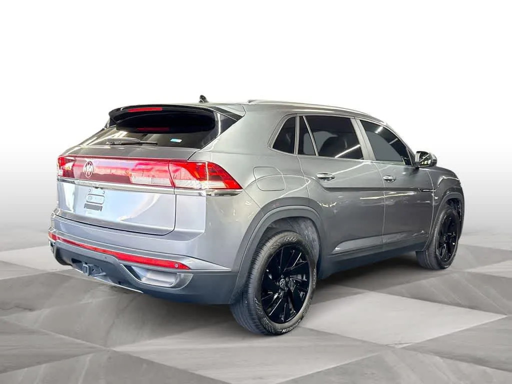 2024 Volkswagen Atlas Cross Sport 2.0T SE w/Technology photo 8