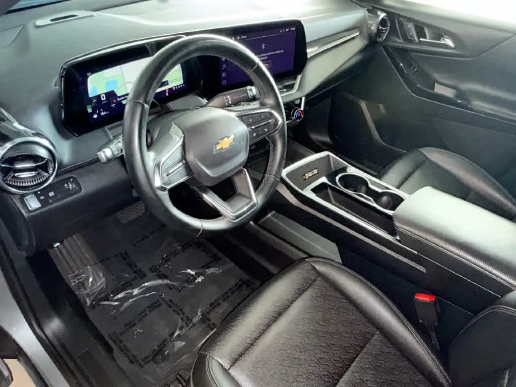 2025 Chevrolet Equinox FWD LT photo 13