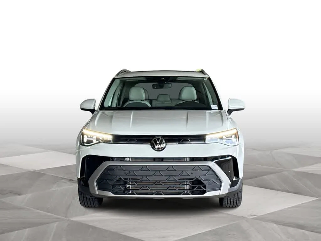 2026 Volkswagen Taos SE photo 3