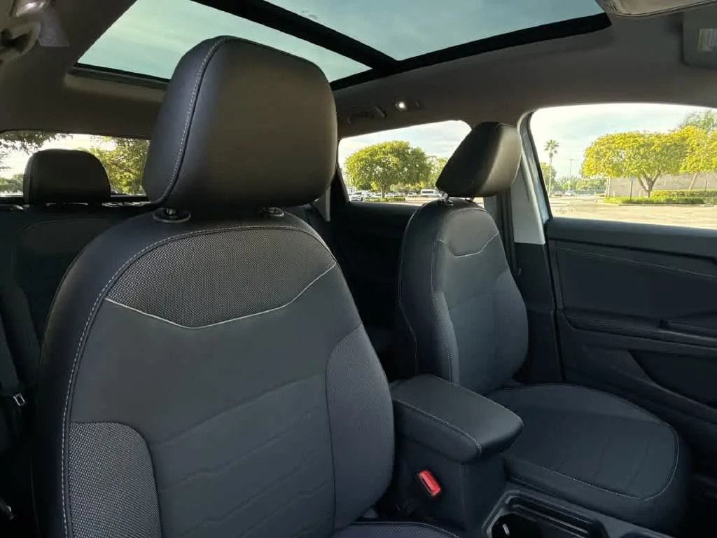 2026 Volkswagen Taos SE Black photo 27