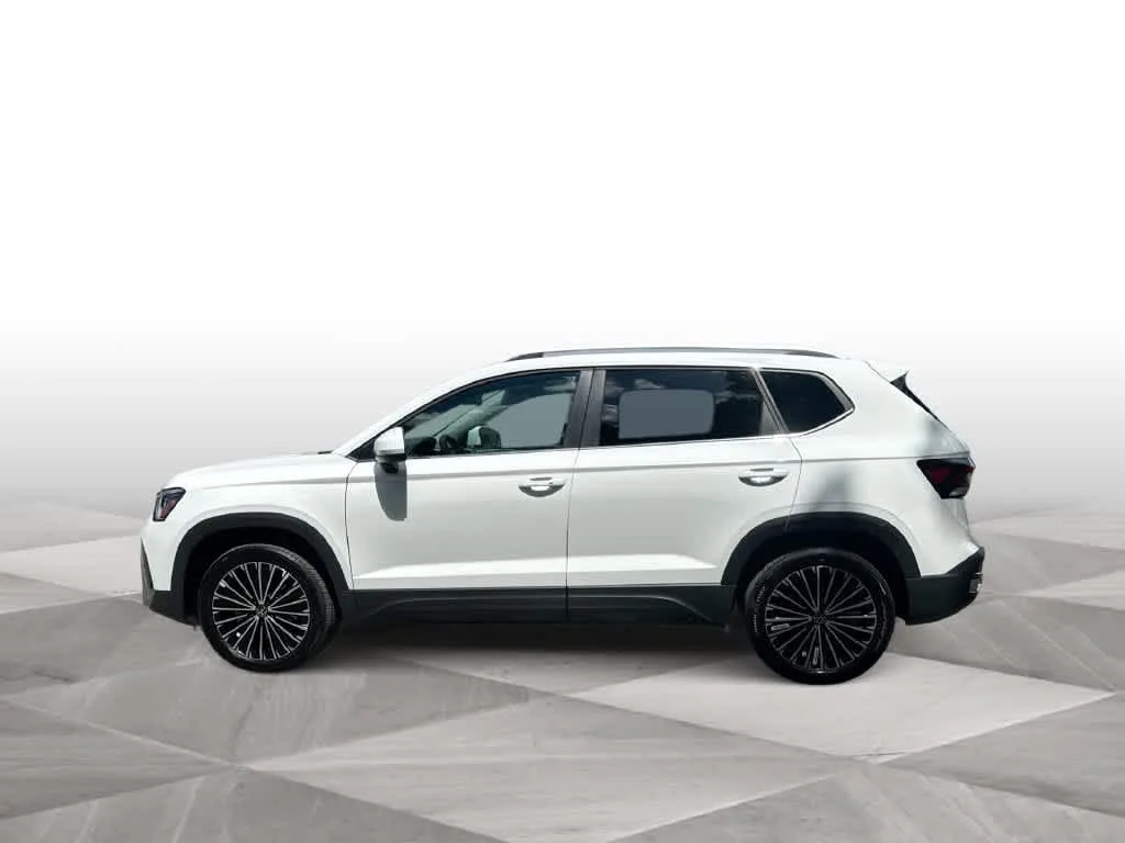 2026 Volkswagen Taos SE photo 5