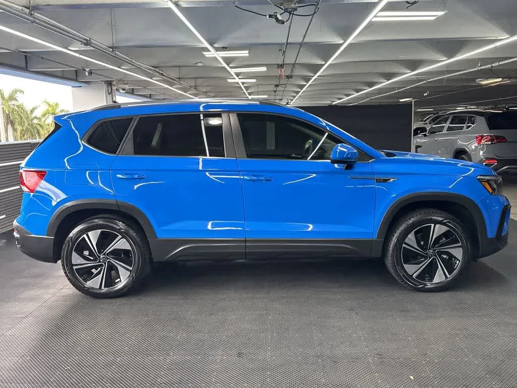 2024 Volkswagen Taos SE photo 12