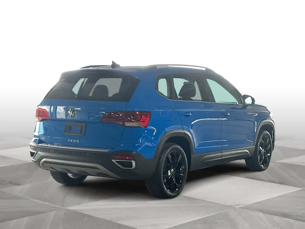 2024 Volkswagen Taos SE photo 8