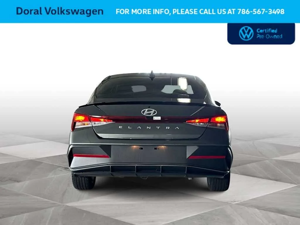 2025 Hyundai Elantra SEL Sport photo 7