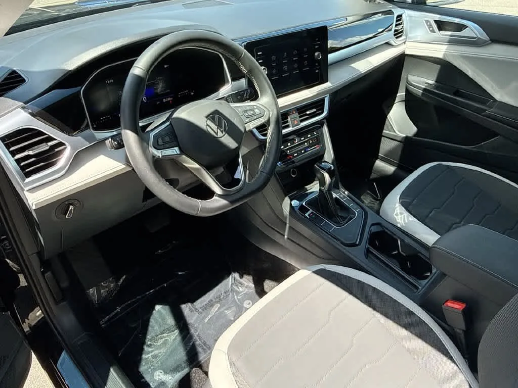 2026 Volkswagen Taos SE photo 13