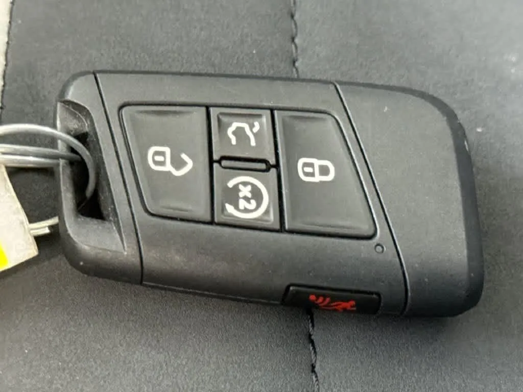 2026 Volkswagen Taos SE photo 28