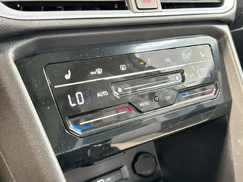 2026 Volkswagen Taos SE photo 19