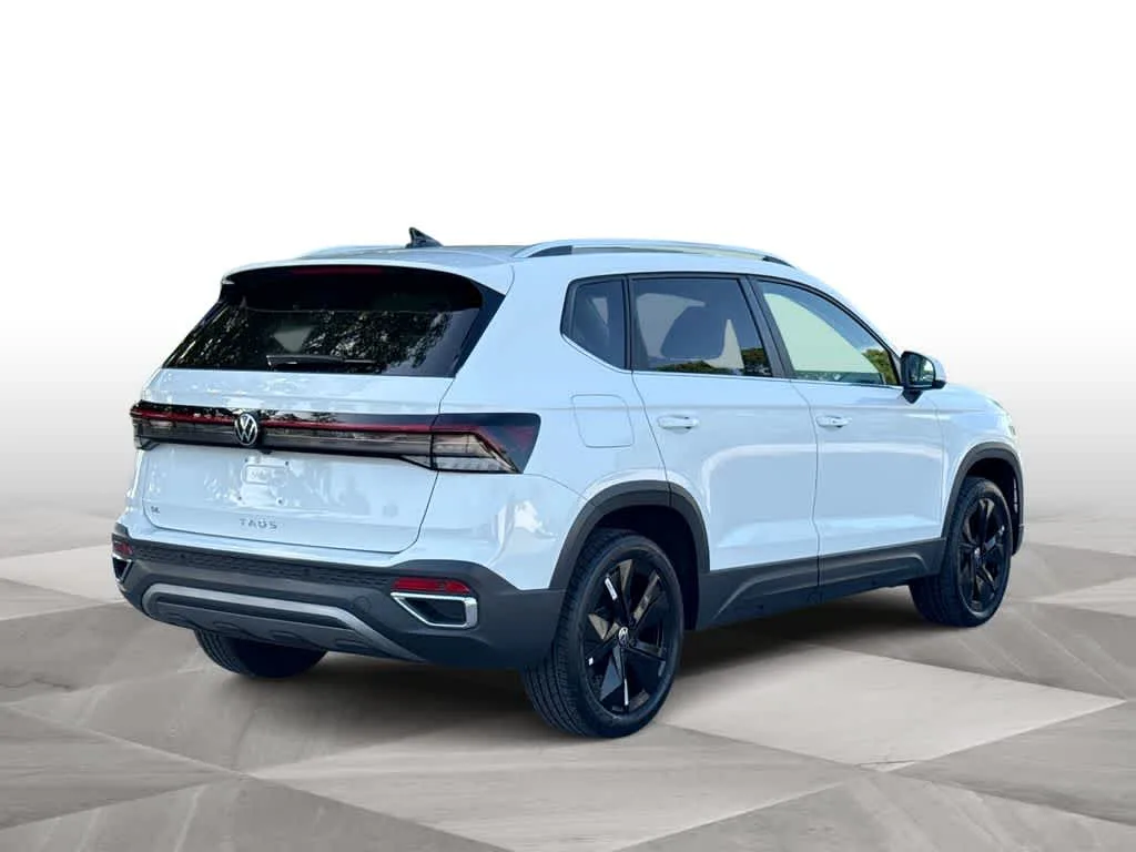 2026 Volkswagen Taos SE photo 8