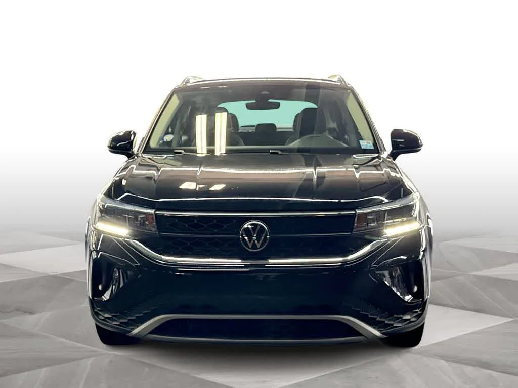 2024 Volkswagen Taos SE photo 3