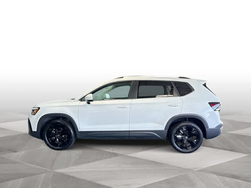 2026 Volkswagen Taos SE photo 5