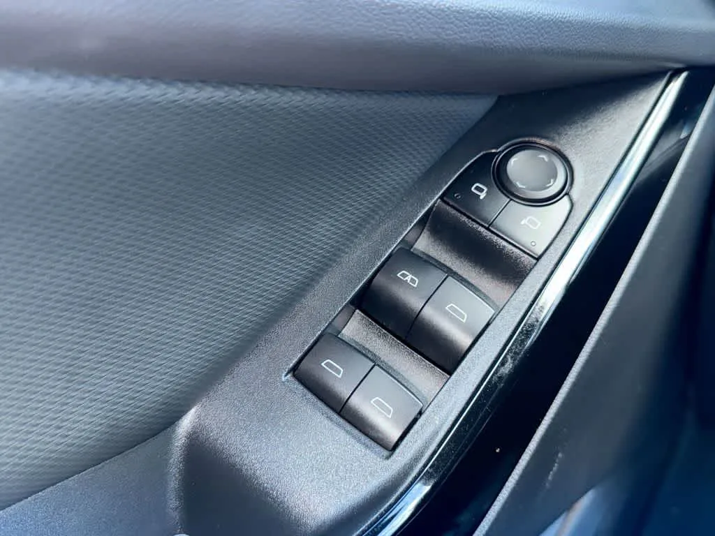 2025 Chevrolet Equinox FWD LT photo 21