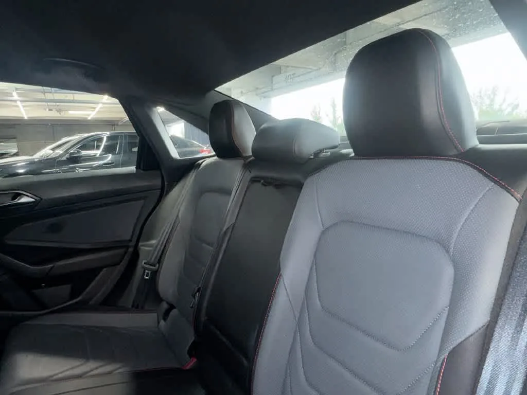 2025 Volkswagen Jetta GLI Autobahn photo 22