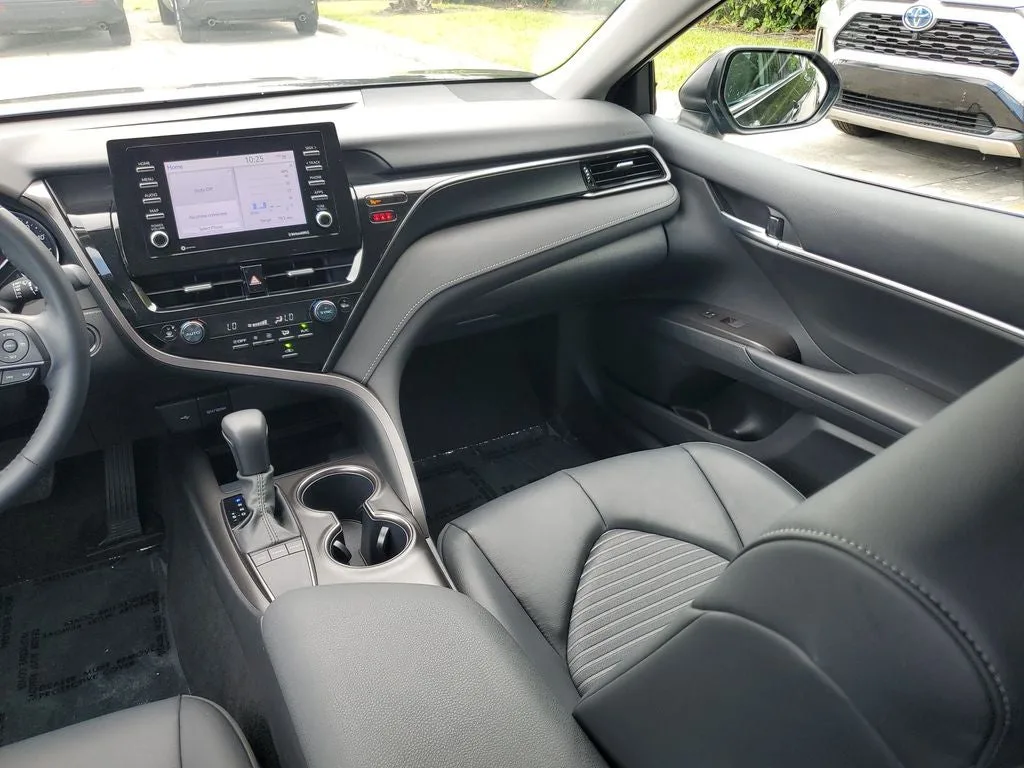 2024 Toyota Camry SE photo 15