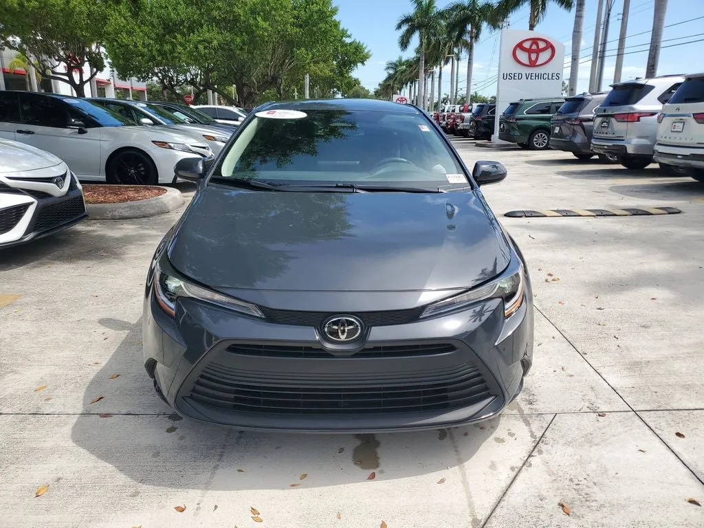 2025 Toyota Corolla LE photo 2