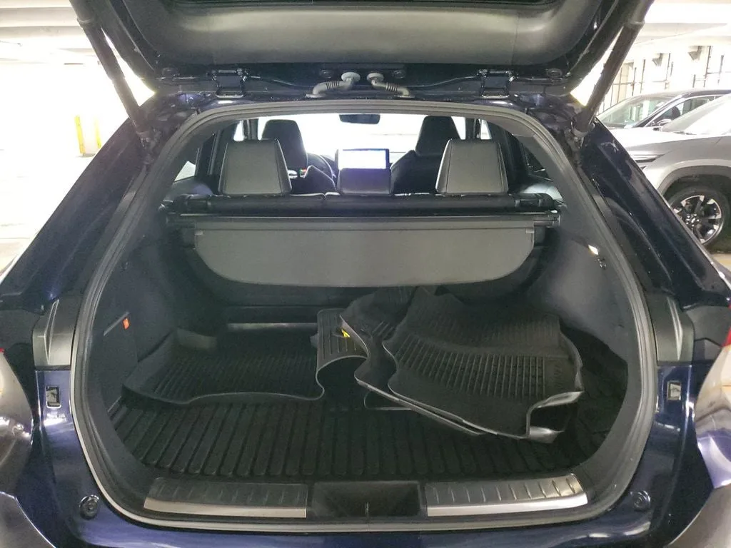 2023 Toyota Venza XLE photo 11