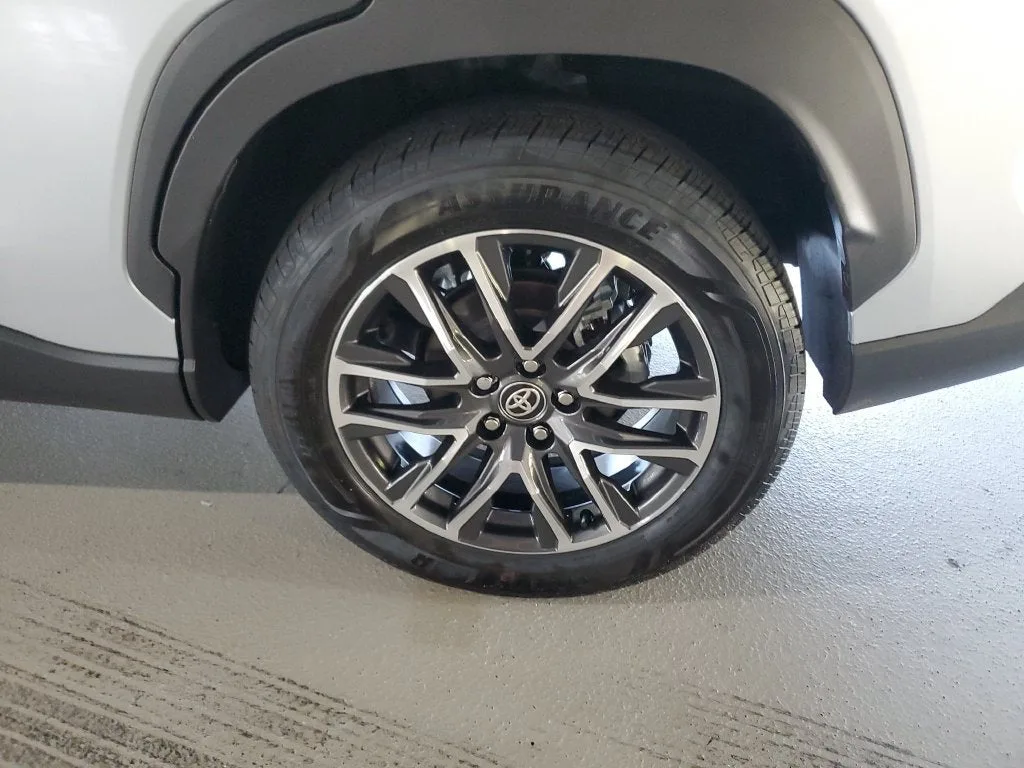 2026 Toyota Corolla Cross XLE photo 7