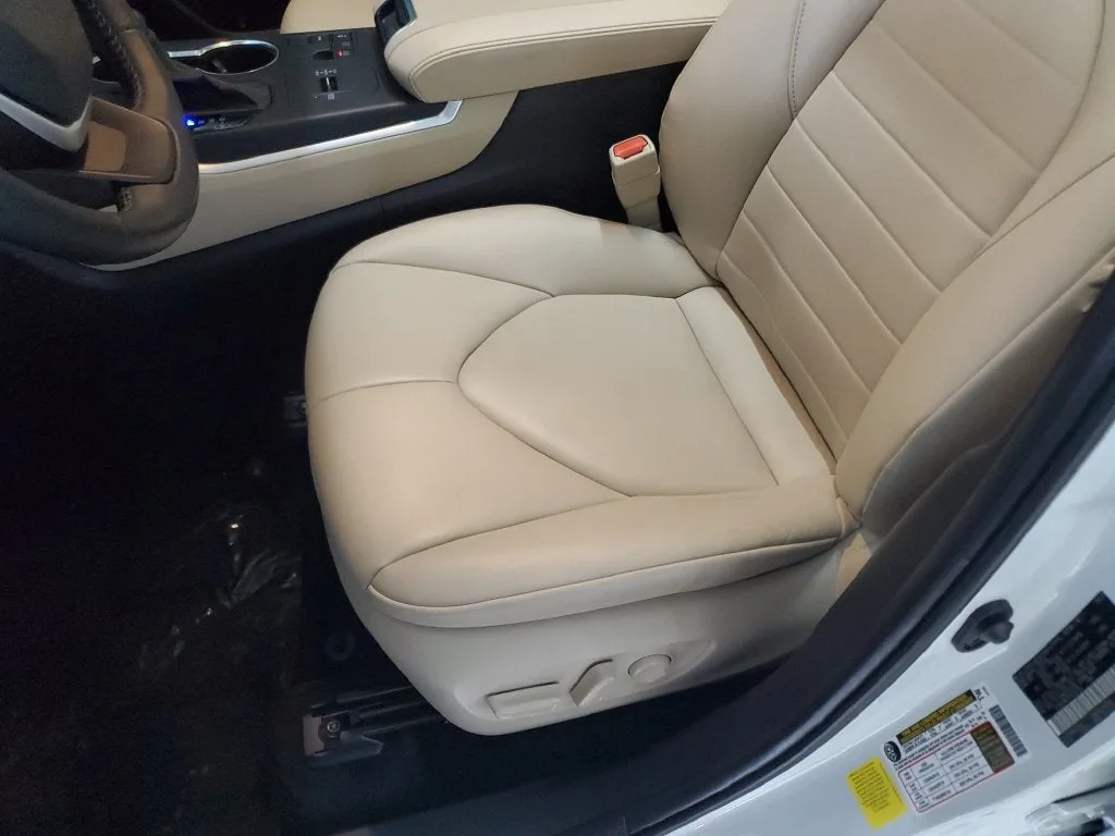 2023 Toyota Highlander XLE photo 23
