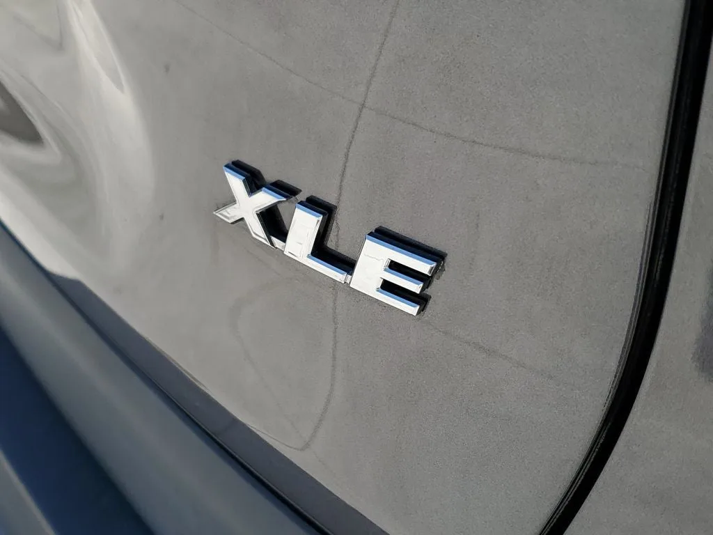 2024 Toyota RAV4 XLE photo 8
