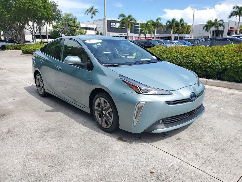 2022 Toyota Prius XLE photo 3