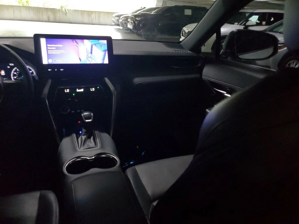 2023 Toyota Venza Nightshade photo 17