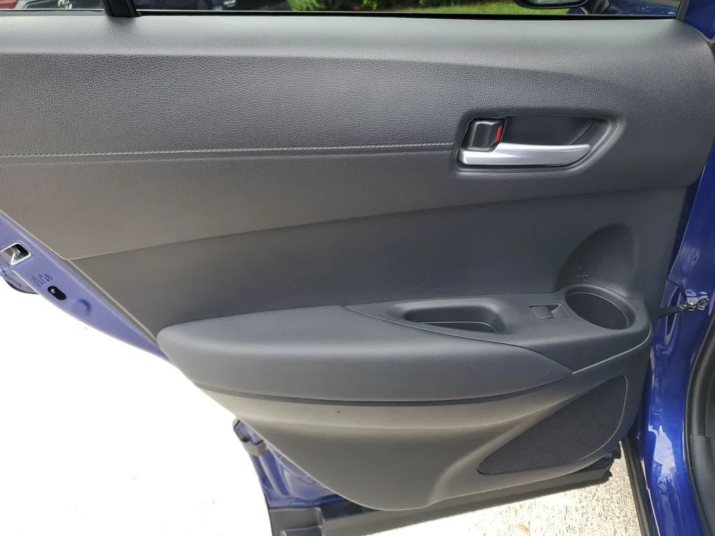 2023 Toyota Corolla Cross Hybrid XSE photo 12