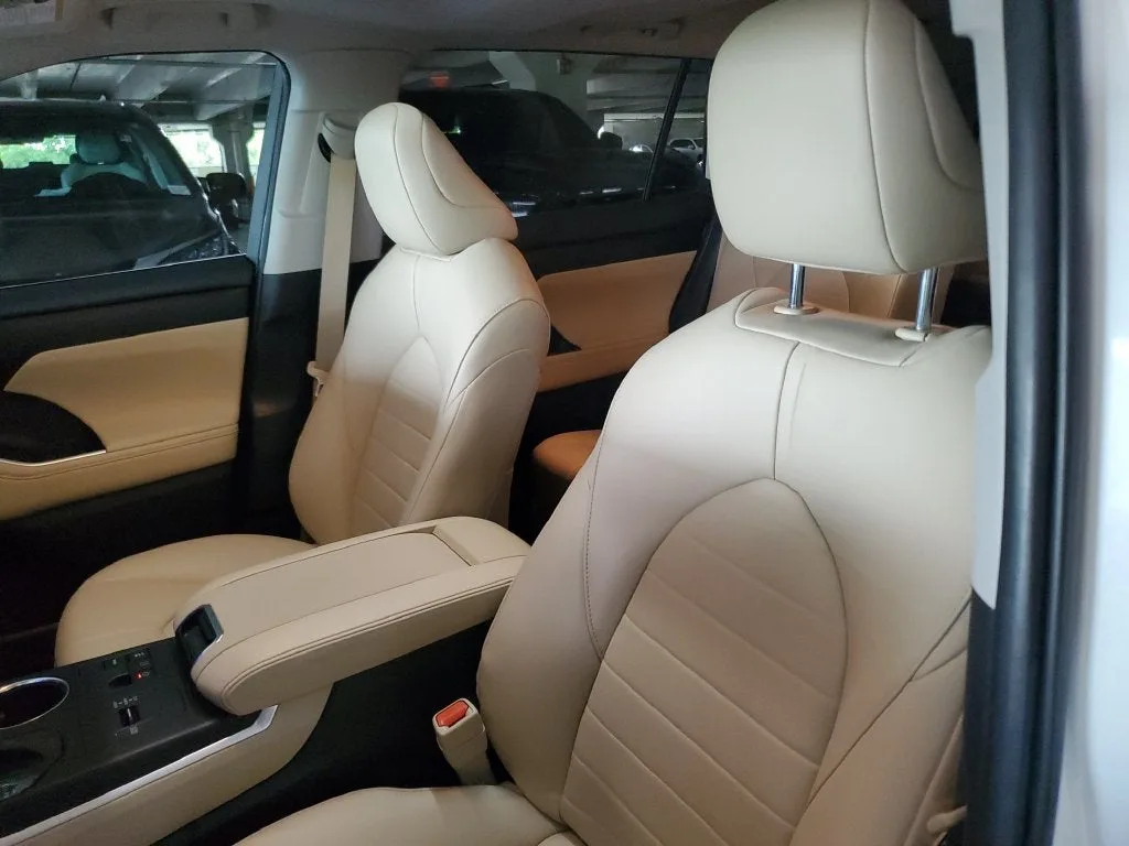 2023 Toyota Highlander XLE photo 22