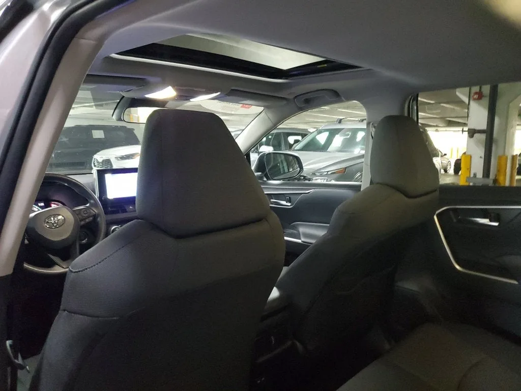 2023 Toyota RAV4 XLE photo 14