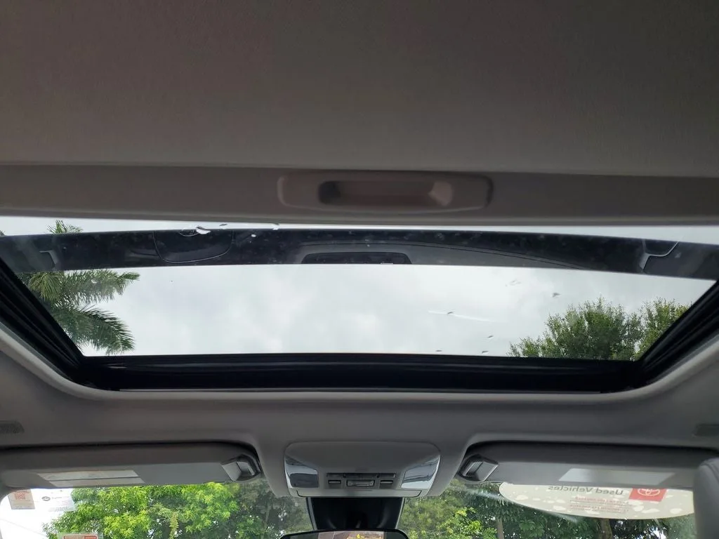 2024 Toyota RAV4 XLE Premium photo 15