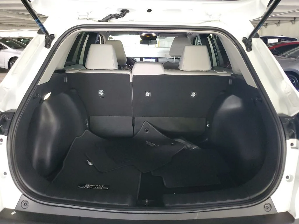 2025 Toyota Corolla Cross L photo 9