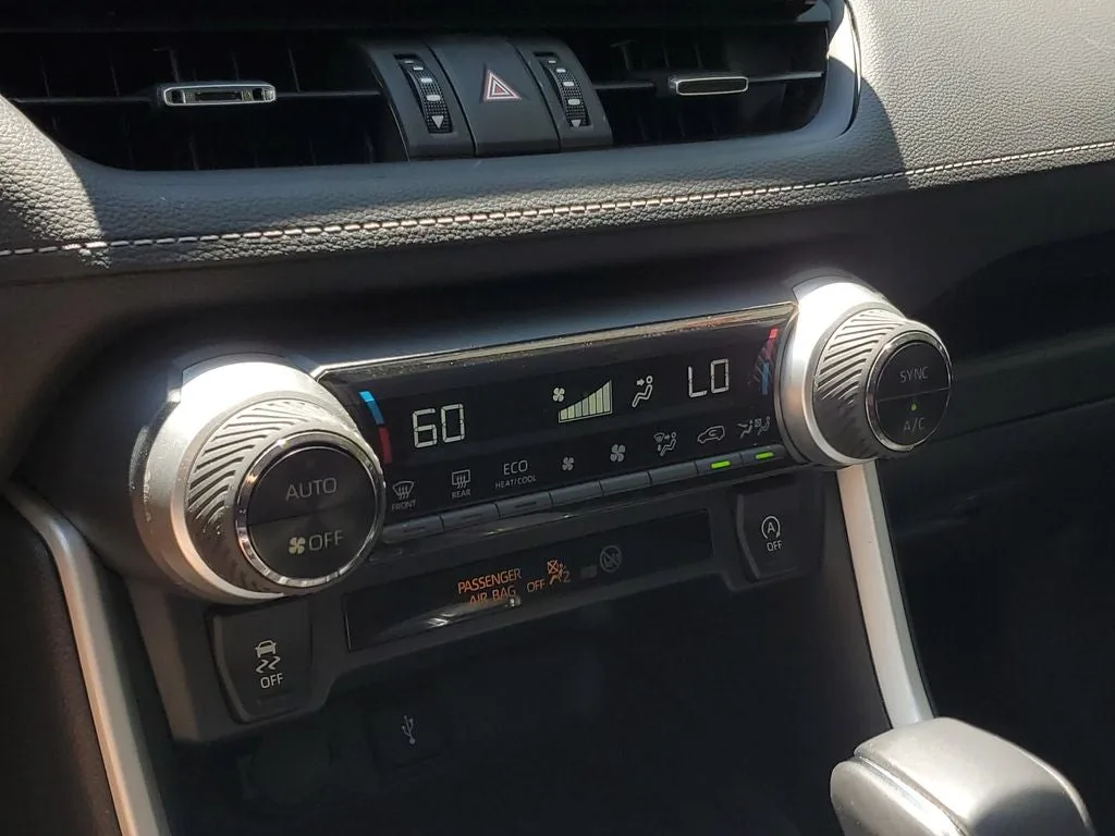 2022 Toyota RAV4 XLE Premium photo 30