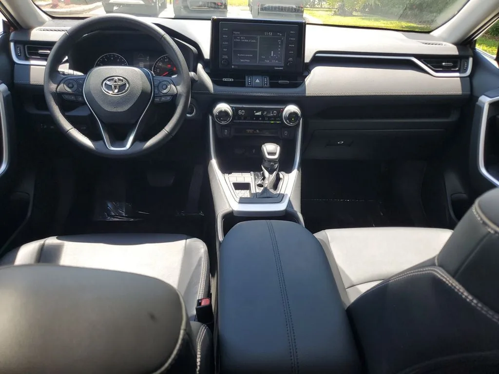 2022 Toyota RAV4 XLE Premium photo 17