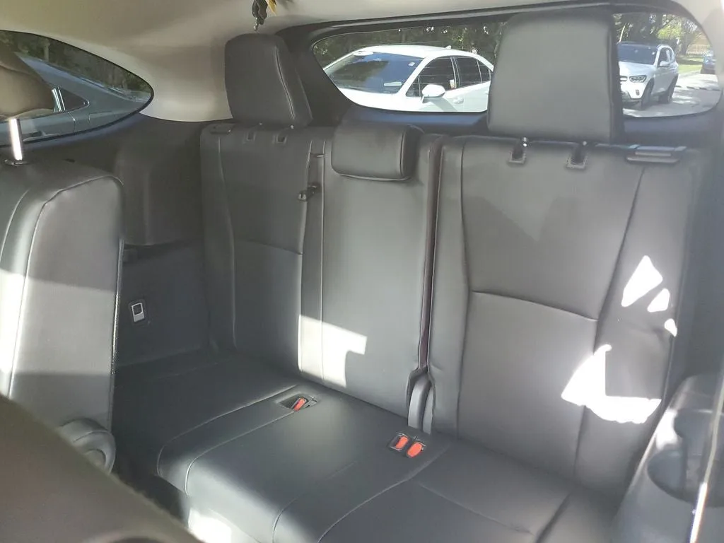 2024 Toyota Highlander XLE photo 13